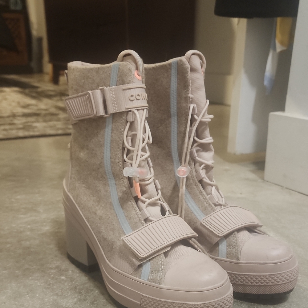 ConverseWomen's Black Ice Chuck Taylor All Star GR82 Boots Size 8.5 Wore It Once